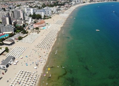 ДЕФЛАЦИЯ: Нощувката на морето поевтиня наполовина