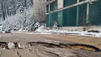 АПИ още се чуди и мае как да укрепи свлачището на пътя Смолян - Пампорово