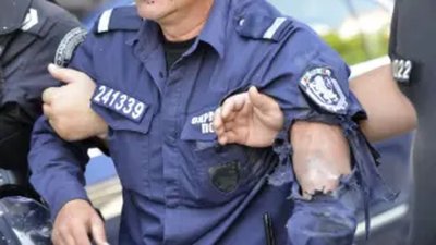 Пиян селянин рани полицай и потроши патрулка при арест
