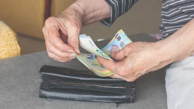 Запорираха 6203 пенсии заради дългове