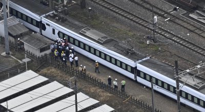 Четирима загинаха, блъснати от скоростен влак в Япония