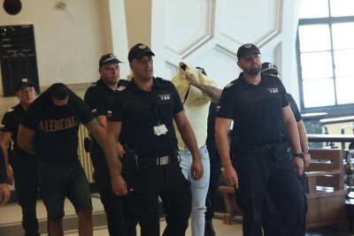 Оставиха за постоянно в ареста гамените от Новачене 