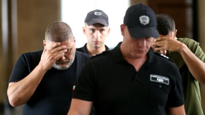 Бащата и синът, пласирали психотропни лекарства, остават в ареста