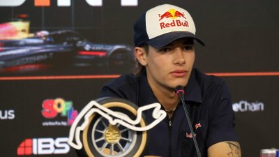Неизбежното стана факт: Никола Цолов ще кара болид от Формула 1!