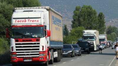 Спират тировете по "Тракия", "Струма" и Кресненското дефиле в петък и неделя