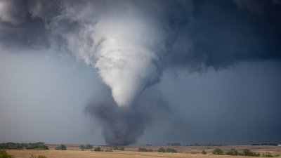 Торнадо връхлетя Южна Франция: 41 души са ранени