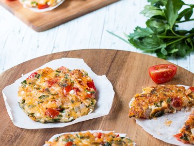 Миш-маш с домати, извара и яйца (+ магданоз и целина)