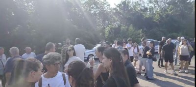 Във Владая излязоха на протест заради жена, загинала в катастрофа