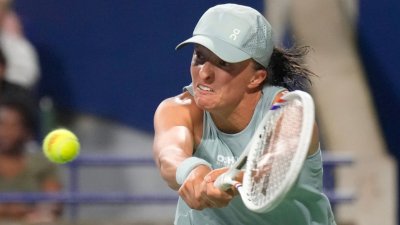 Ига Швьонтек продължава защитата на титлата си