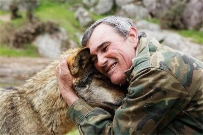 На 80 години почина "момчето вълк", живяло 12 години в глутница