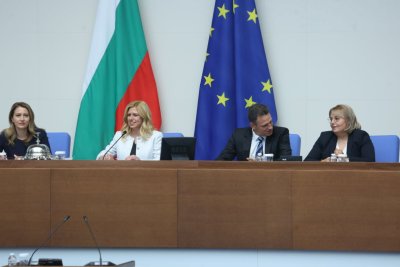 ПБ скри Радев от изслушване за концесията на магистрала "Черно море"