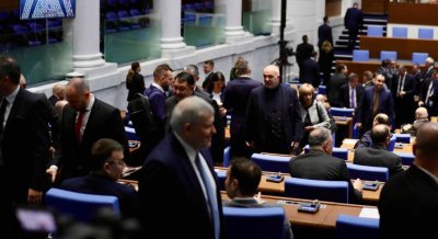 Депутатите се събраха на извънредно заседание