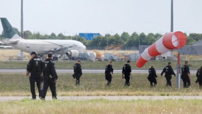 За месец: Откриха трети дрон и експлозиви край летище Лайпциг