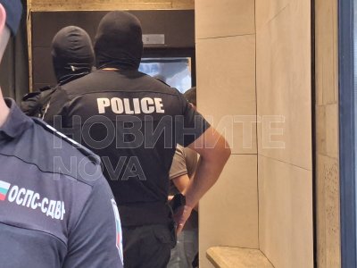 Осем задържани за имотна измама в София