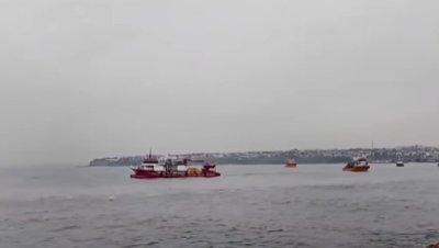Два кораба се удариха край Истанбул, издирват екипажа на единия