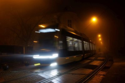 Трамвай аварира в подлеза на НДК