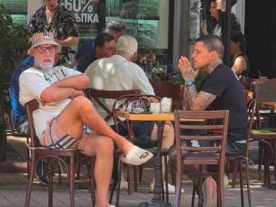 Само в Lupa.bg: Защо братът на Ружа Игнатова обядва с проф. Атанас Атанасов?
