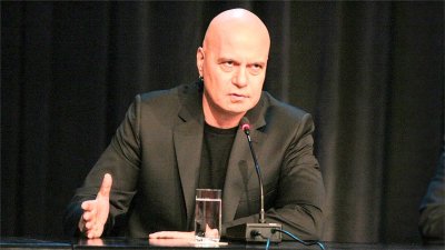 Слави Трифонов за US самолетите на летището в София: Опорките на Радев се сринаха
