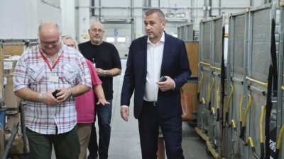 Министър Пеев: Пощите имат хиляди имоти, да ги дадат под наем 