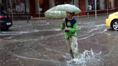 Жълт код за интензивни валежи в неделя