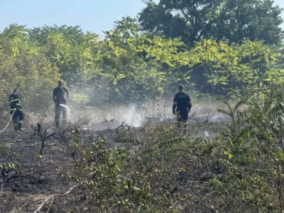 Нов пожар край Созопол: Горят сухи треви до голям хипермаркет 