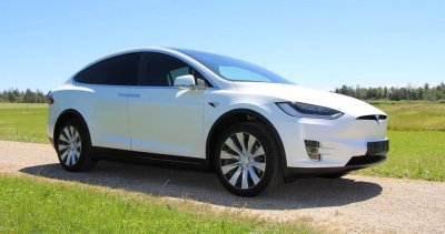 Tesla изтегля 3 милиона автомобила заради дръжките на вратите