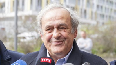 Платини иска оставката на Инфантино 