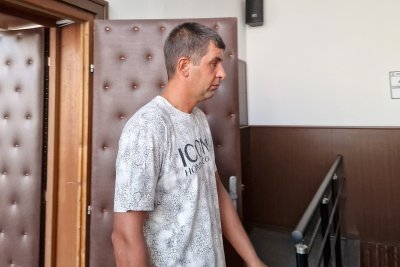 Пожарникарят, обвинен за отровените лешояди, плаща гаранция от 3 000 евро 