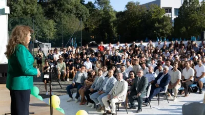 Йотова към студенти: Участвайте активно в политическия живот на страната