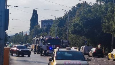 Ха, сефте! Трамвай и камион се удариха на столичен булевард