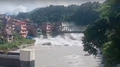 Броят на жертвите на водния ад в Непал достигна 1365