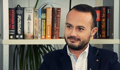 Математикът Петър Велков: Ще гласувам за Гюров въпреки карикатурата Кандев!
