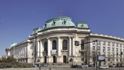 Депутатите решиха: Таксите за платено обучение във ВУЗ-овете няма да скачат с над 20%