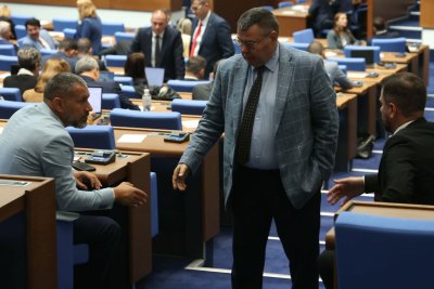 Парламентът задължи крипто доставчиците да се отчитат на НАП 