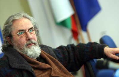 Павликени почита с паметна плоча големия Никола Гюзелев 