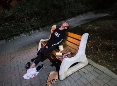 УЖАС: Ето още едно фентанилово зомби в София