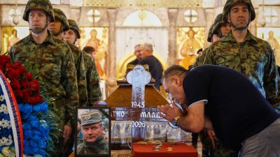 Босна и Херцеговина изтегля дипломати от Белград заради почестите към Младич