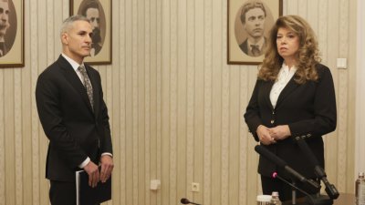 Каква България предлагат Йотова и Гюров?