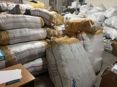 Близо 40 000 &bdquo;маркови&ldquo; стоки задържаха на Лесово (СНИМКА) 