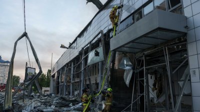 Русия и Украйна си размениха удари, но спазиха обещанията да не обстрелват Киев и Москва