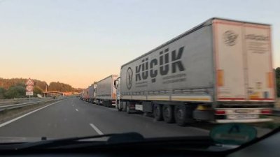 Пътен ад за шофьорите: Опашката на ГКПП "Капитан Андреево" достига 15 километра