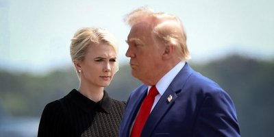 Тръмп раздаде $45 000 на помощничките си в Белия дом 