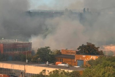 Огромен пожар избухна между "Левски Г" и "Враждбна" в София