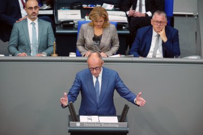 Мерц: Няма да забраняваме АзГ, така не се решават проблеми