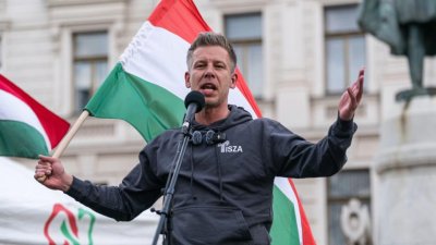 Унгария ще продължи да приема украинци, бягащи от военна служба