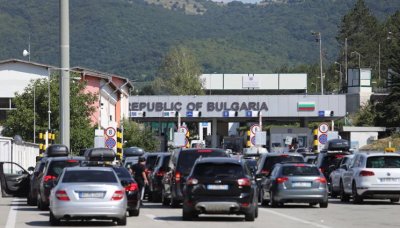Гастарбайтери напират на границата с Турция, трафикът към Гърция е спокоен