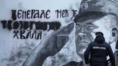 Вучич пропуска погребението на касапина Ратко Младич