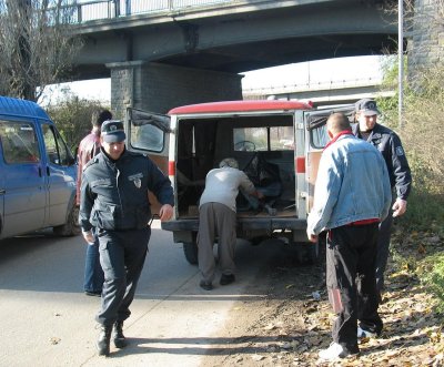 Откриха човешки останки във фургон край Стара Загора