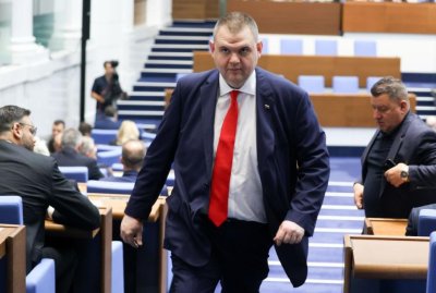 Пеевски с предложение: Да качим Демерджиев на Марс с билет за 50 млн.