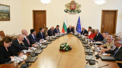 МВР и ДАНС тръгват на обход при военните и стратегическите обекти, нареди Радев